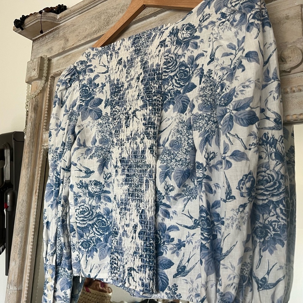 Reformation linen floral top blue/white NWOT - Picture 3 of 3